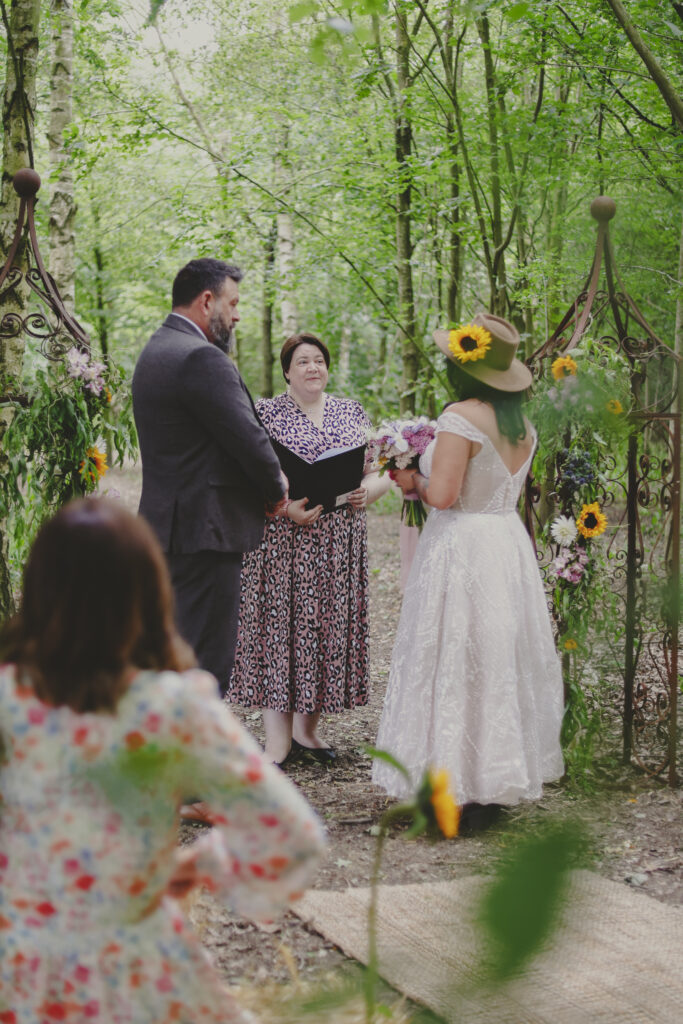 Shelley Bell Celebrant stands infront of a bride and groom as they celebrate their wedding with a personalise, fully bespoke ceremony full of fun and humour and everything that is important to the couple.